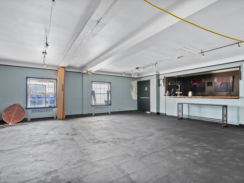 More Photos Of 2670 Chalmers St, Detroit Office For Sale