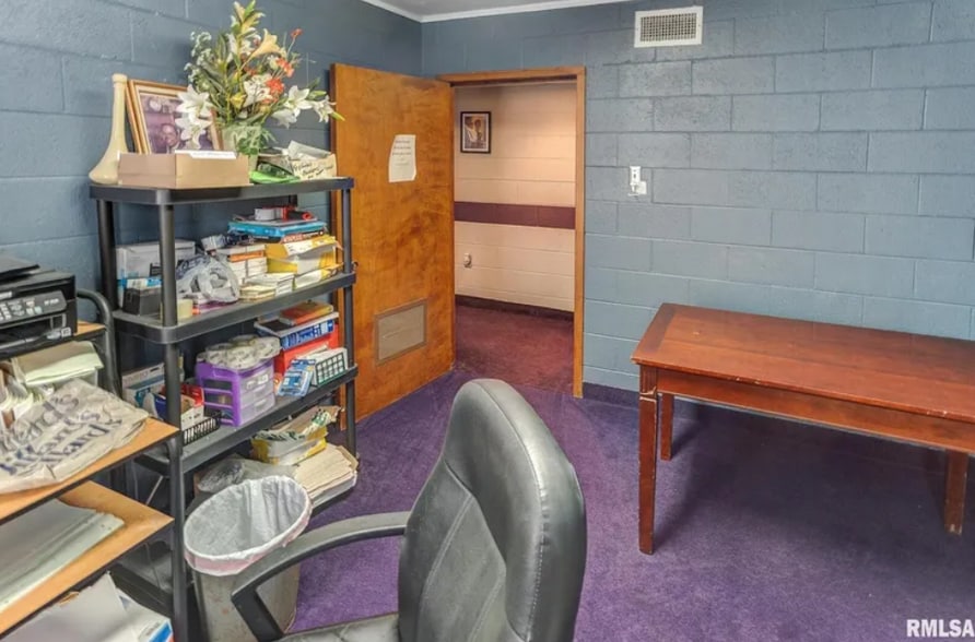 More Photos Of 104 N Pine St, Centralia Religious Facility For Sale