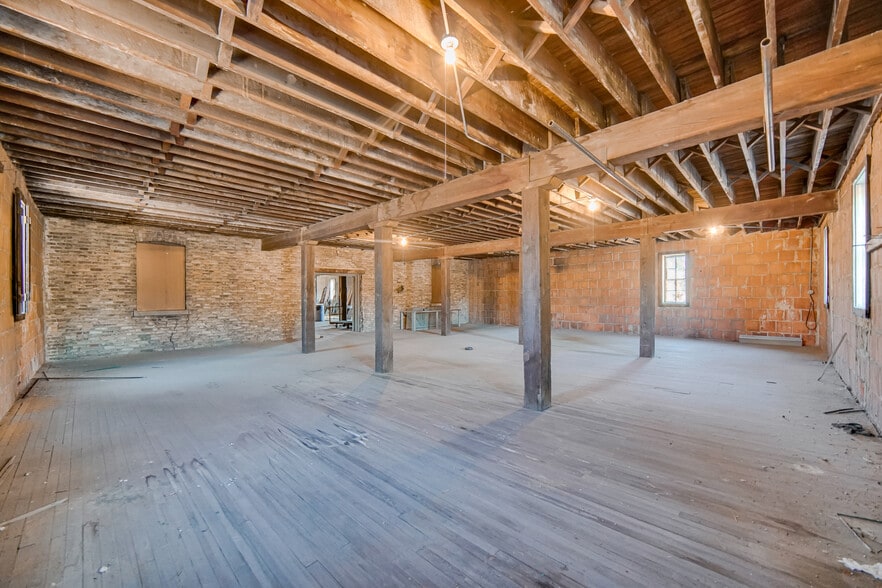 More Photos Of 15300 Greenwood Rd, South Holland Manufacturing For Sale