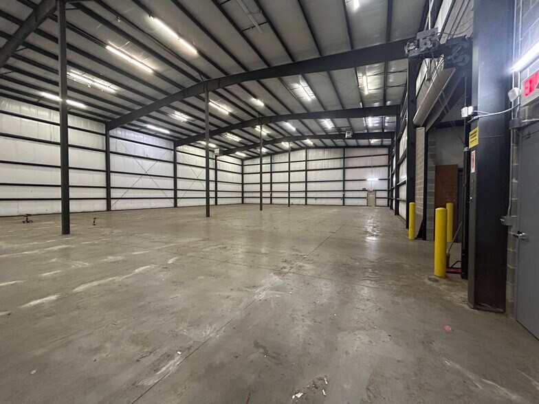 More Photos Of 3700 Commerce Dr, Madison Light Distribution For Lease