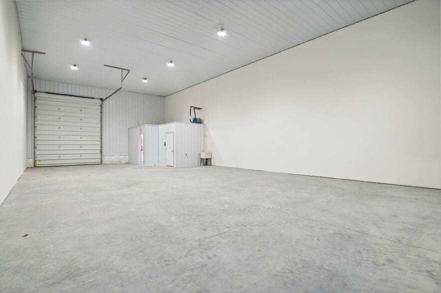 More Photos Of 1600 Porter Rd, Bear Distribution For Lease