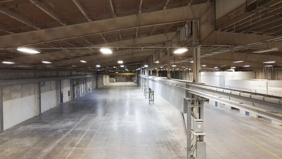 More Photos Of 63 Water St, Fall River Warehouse For Lease