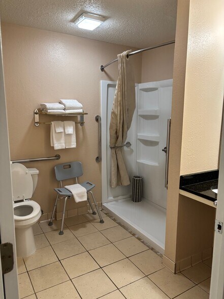 More Photos Of 3518 Osage Beach Pkwy, Osage Beach Hotel For Sale