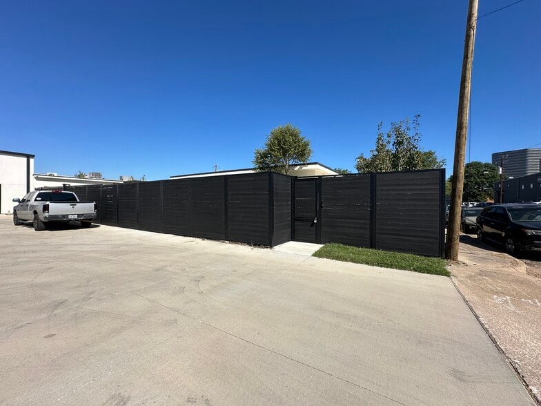 More Photos Of 4775 Memphis St, Dallas Light Distribution For Sale