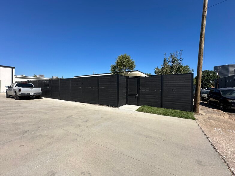 More Photos Of 4775 Memphis St, Dallas Light Distribution For Sale