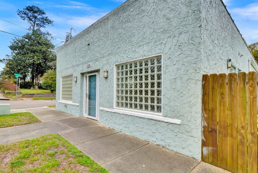 More Photos Of 2020 Princess Place Dr, Wilmington Apartments For Sale