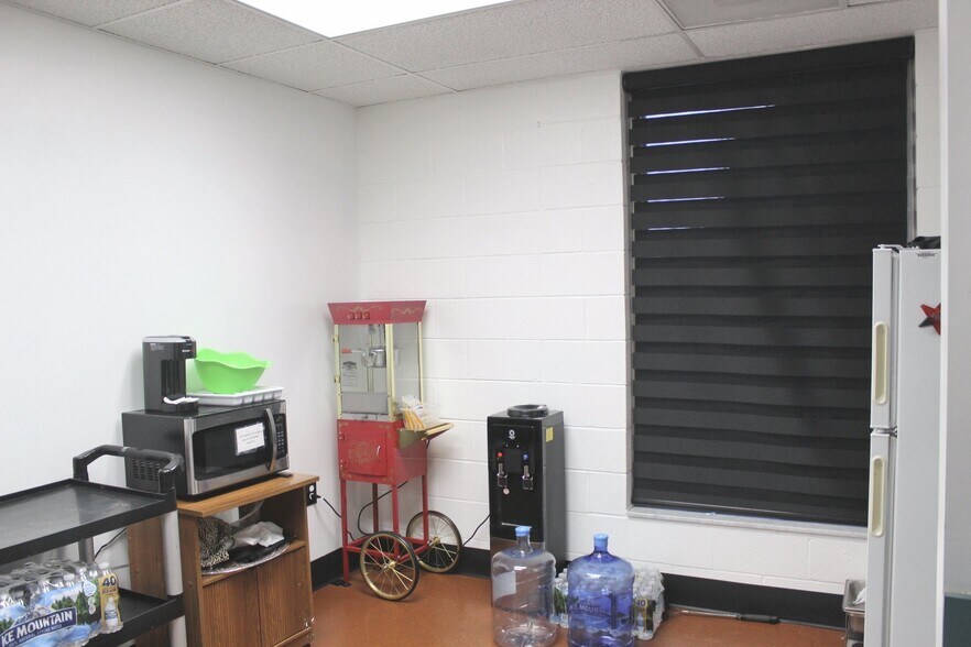 More Photos Of 651 E Main St, Dayton Office For Sale