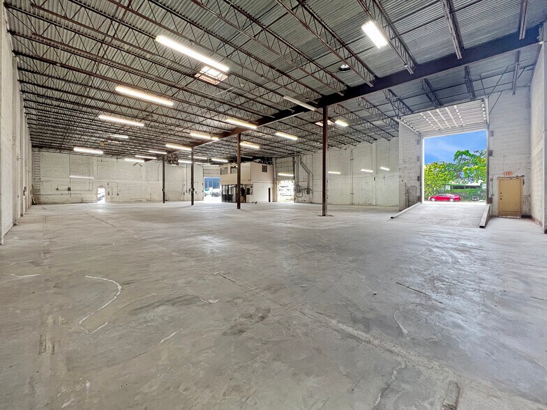 More Photos Of 2300 NW 34th Ave, Miami Warehouse For Sale