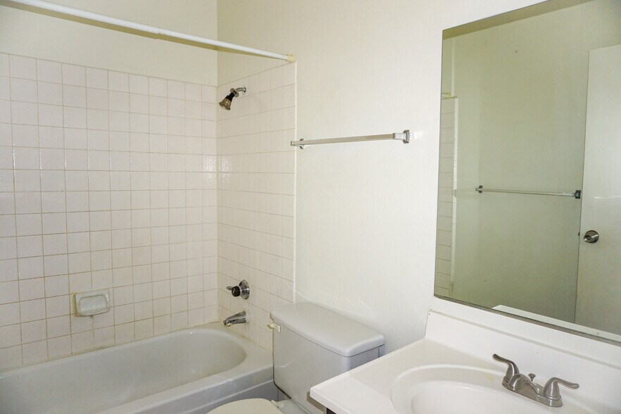 More Photos Of 2859 Wheelwright Dr, Las Vegas Apartments For Sale