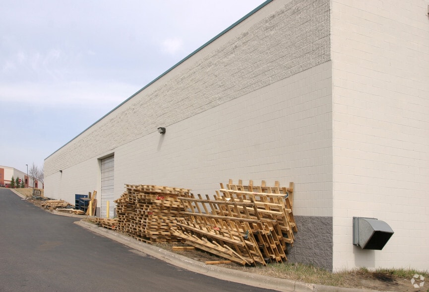 More Photos Of 4264-4280 E Norex Dr, Chaska Light Manufacturing For Lease