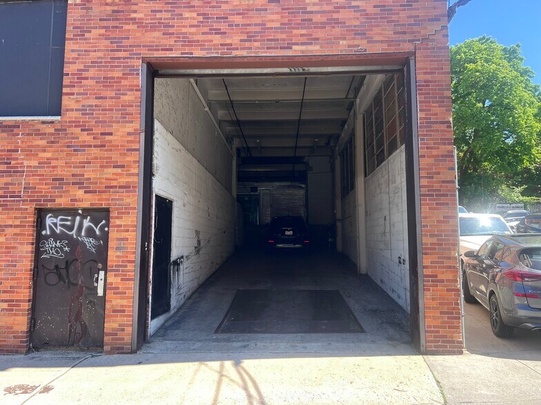 More Photos Of 80 Hartford Ave, Mount Vernon Warehouse For Lease