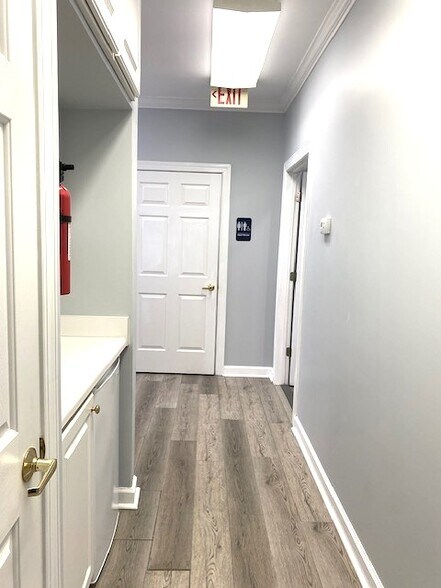 More Photos Of 8402 Six Forks Rd, Raleigh Office For Lease