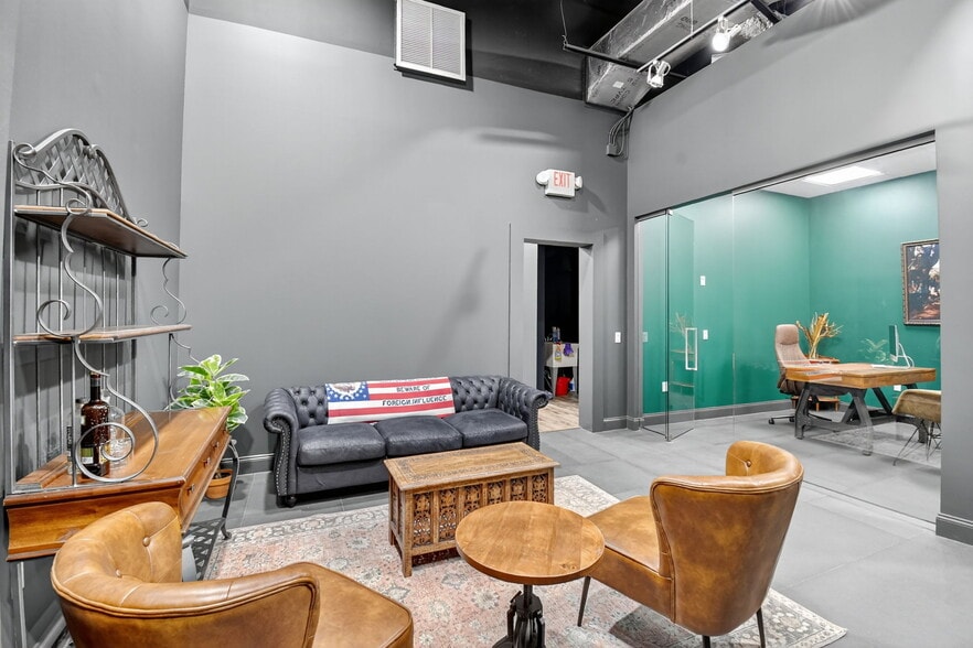 More Photos Of 2800 W State Road 84, Fort Lauderdale Showroom For Sale