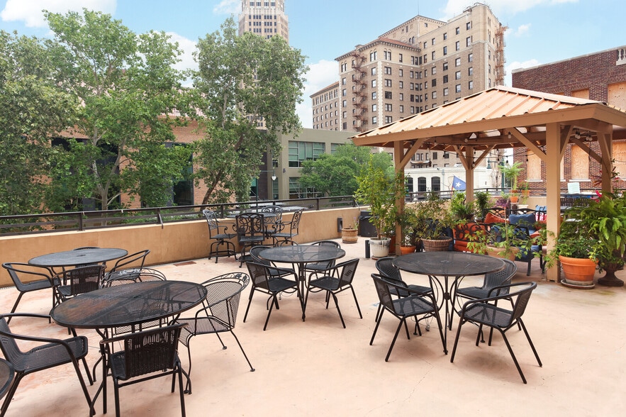 More Photos Of 126 E Main Plz, San Antonio Apartments For Sale