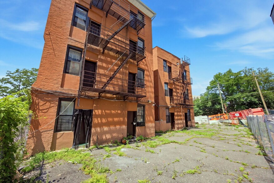 More Photos Of 258 Woodworth Ave, Yonkers Apartments For Sale
