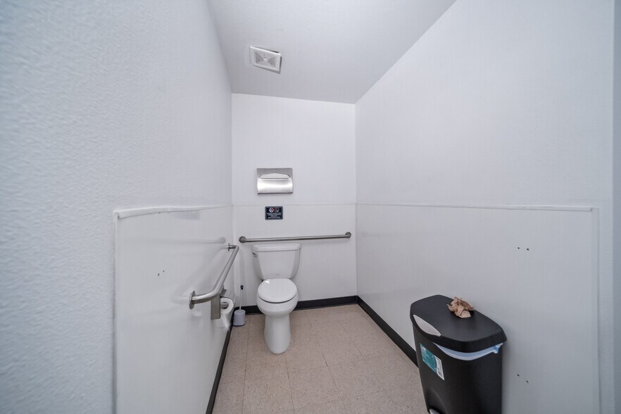 More Photos Of 1755 E Lakeside Dr, Bullhead City Bank For Sale