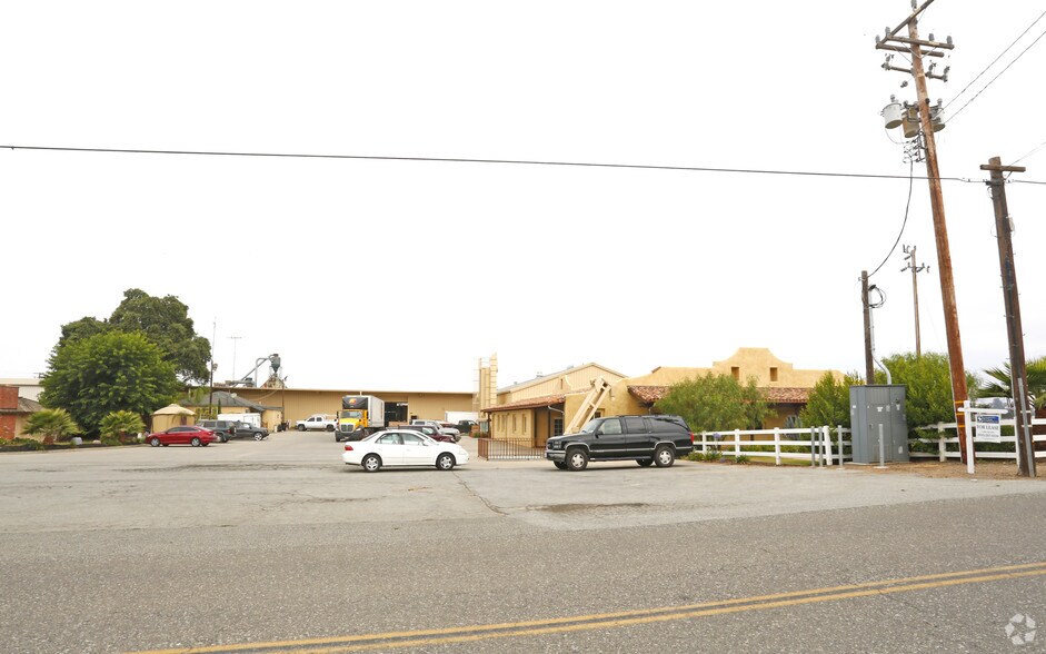 More Photos Of 1400 Orchard Rd, Hollister Warehouse For Lease