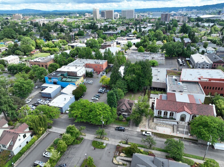 More Photos Of 236 NE Knott St, Portland Specialty For Sale