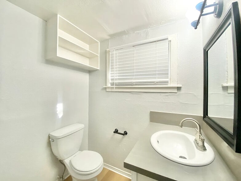 More Photos Of 5724-5726 La Mirada Ave, Los Angeles Apartments For Sale