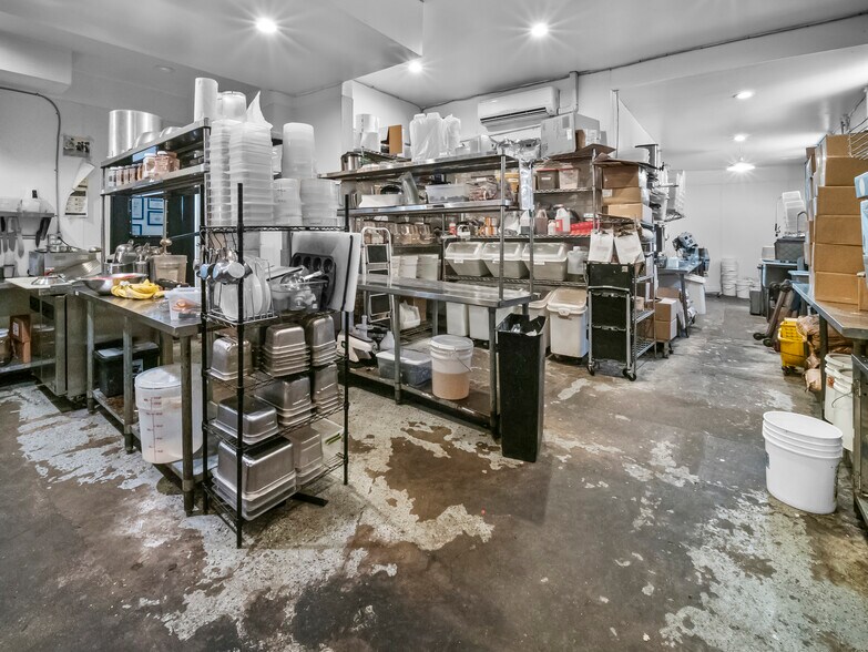 More Photos Of 1944 E 4th St, Long Beach Storefront Retail Residential For Sale