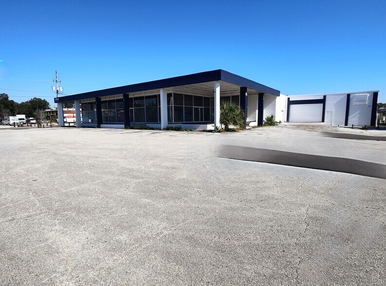 More Photos Of 3333 N Main St, Jacksonville Flex For Sale