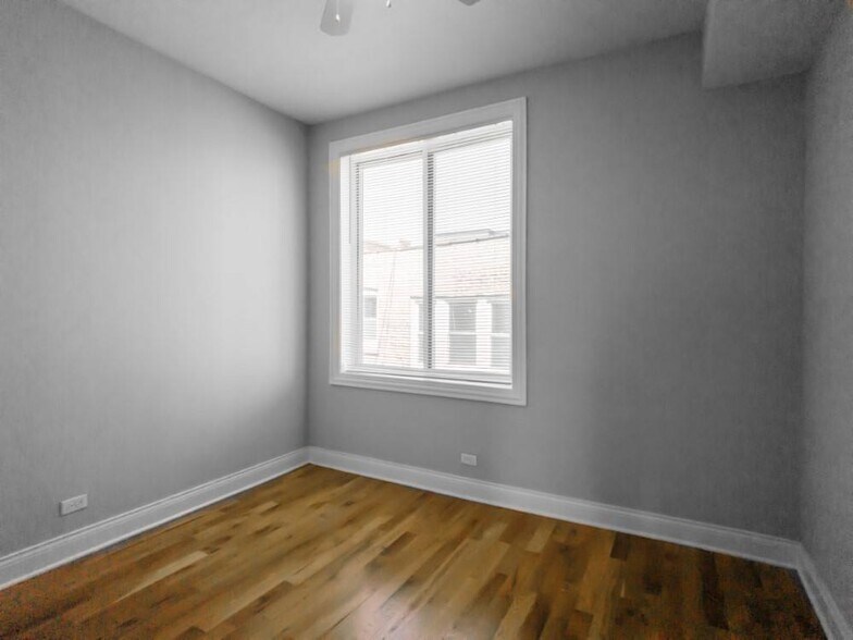 More Photos Of 4401-4403 N Clark St, Chicago Apartments For Lease