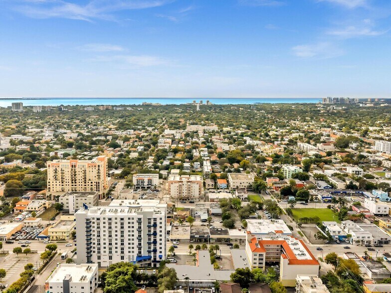 More Photos Of 1451 W Flagler St, Miami General Retail For Sale