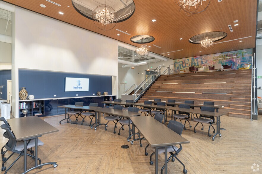 More Photos Of 2005 Market St, Philadelphia Office For Sale