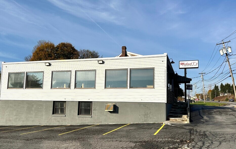 More Photos Of 8390 Seneca Tpke, New Hartford Restaurant For Sale