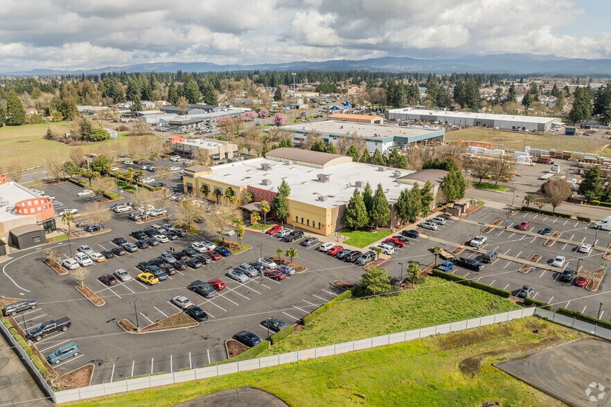 More Photos Of 13019 NE Fourth Plain Blvd, Vancouver Health Club For Sale
