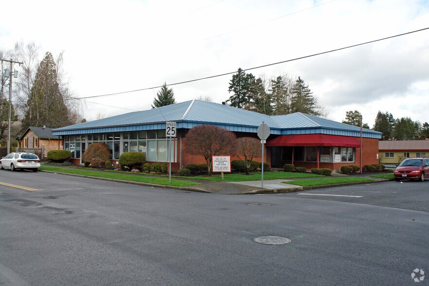 More Photos Of 202-204 NE Kelly Ave, Gresham Office For Sale
