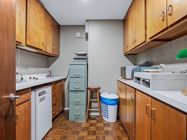 More Photos Of 5 Doctors Park, Asheville Medical For Sale