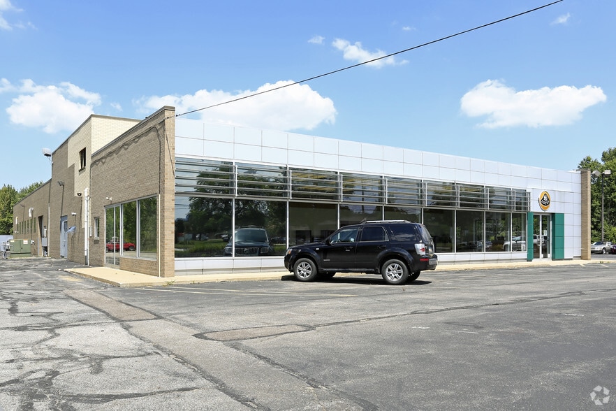 More Photos Of 7168 Pearl Rd, Middleburg Heights Freestanding For Sale