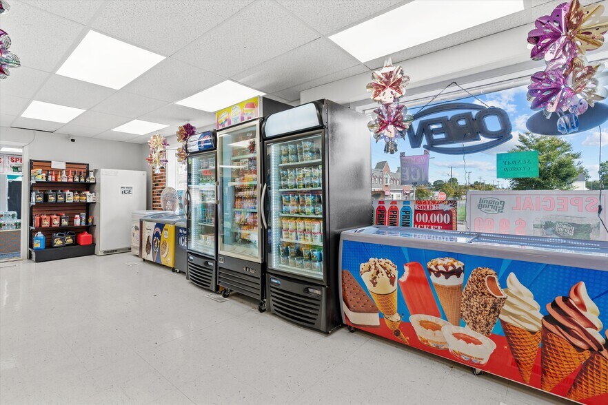 More Photos Of 47 Chelmsford St, Chelmsford Storefront Retail Residential For Sale