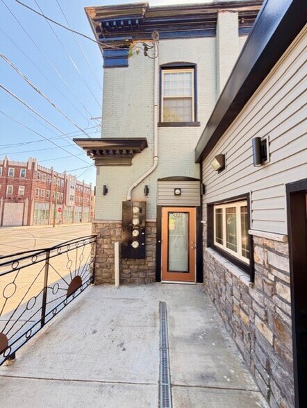 More Photos Of 2501 N Market St, Wilmington Storefront Retail Residential For Sale