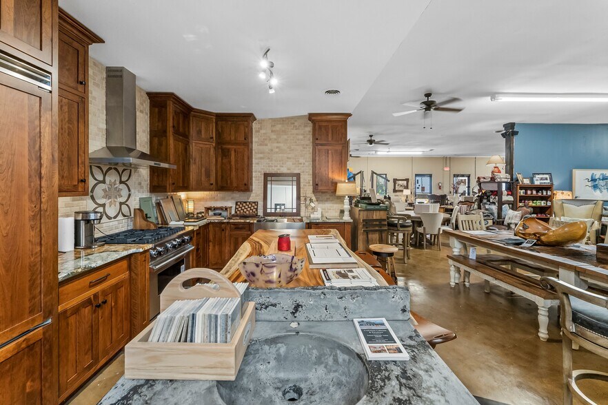 More Photos Of 2994 Hickory Blvd, Hudson Freestanding For Sale