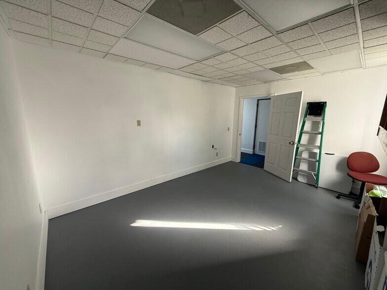 More Photos Of 911 S 8th St, Fernandina Beach Coworking Space