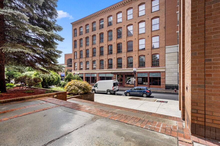 More Photos Of 40 Beaver St, Albany Office For Lease