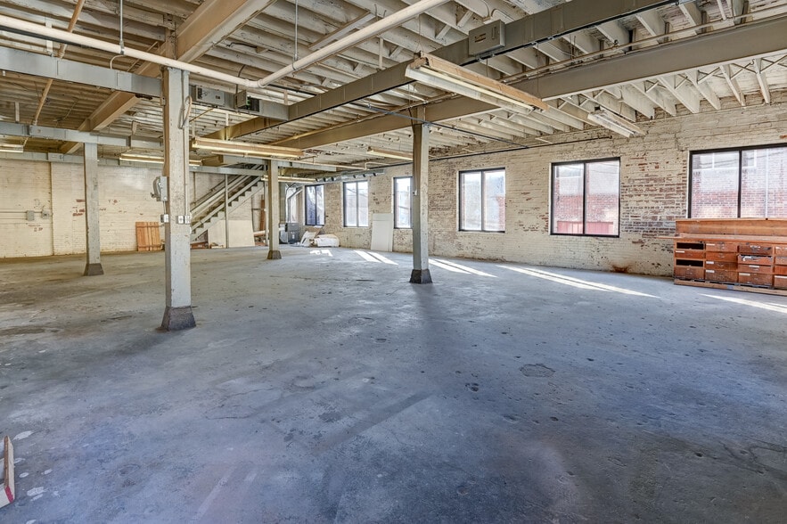 More Photos Of 1400 Agnes Ave, Kansas City Warehouse For Lease