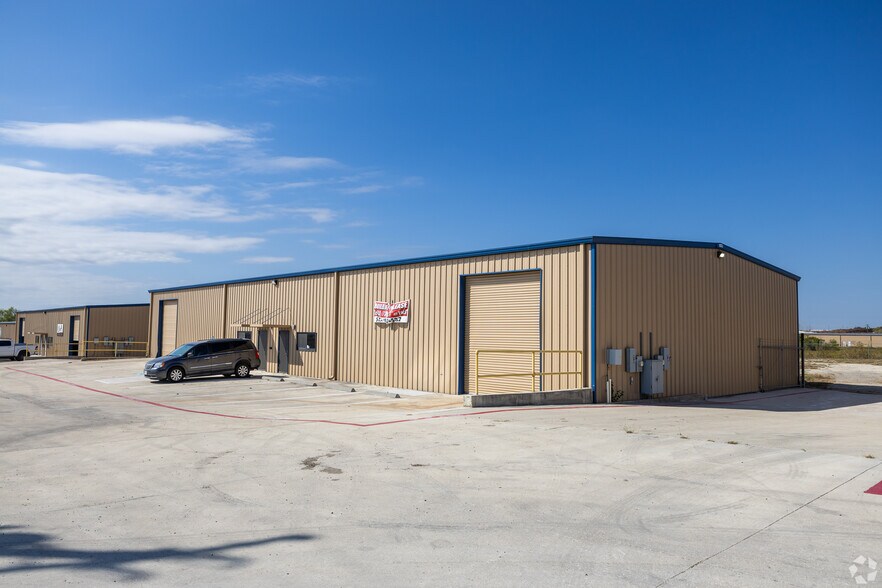Primary Photo Of 111 Iron Rd, Hutto Warehouse For Lease