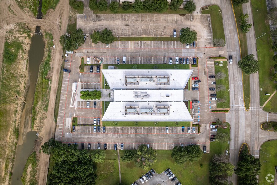 More Photos Of 11301 Fallbrook Dr, Houston Office For Lease