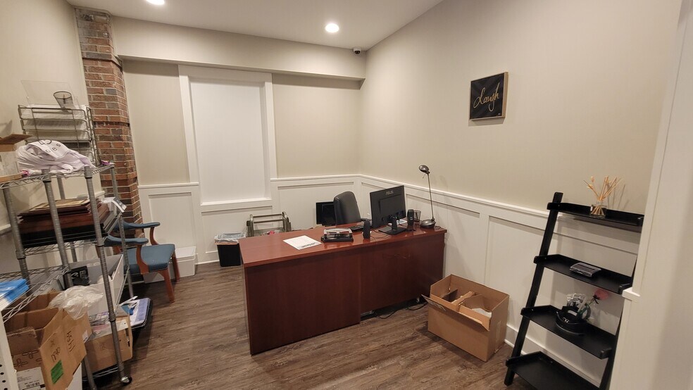 More Photos Of 39475 Ann Arbor Rd E, Plymouth Bank For Lease