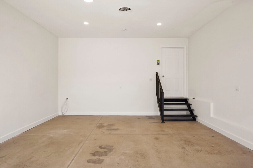 More Photos Of 267 Washington St, Monument Office Residential For Sale