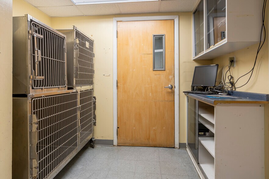 More Photos Of 4 E Glenolden Ave, Glenolden Office For Sale