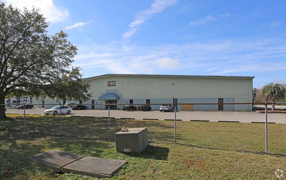 More Photos Of 9444-9446 Florida Mining Blvd E, Jacksonville Warehouse For Lease