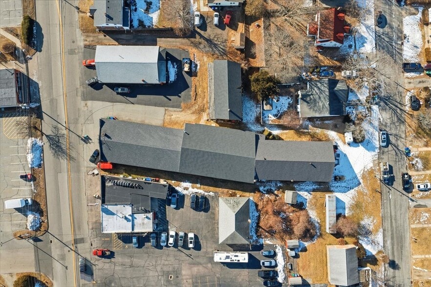 More Photos Of 33 Boston Post Rd, Waterford Freestanding For Sale