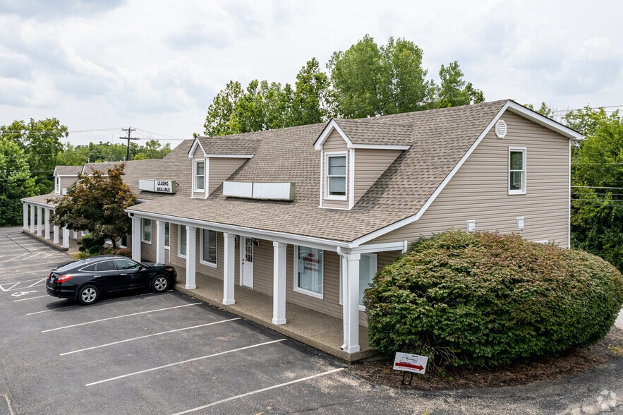 Primary Photo Of 606 Crystal Pl, La Grange Freestanding For Lease