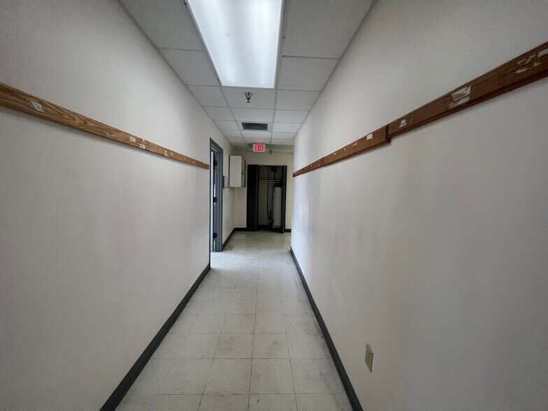 More Photos Of 420 Tamiami Trl S, Venice Medical For Sale