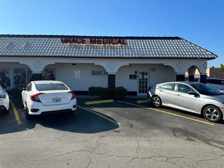 Primary Photo Of 2300-2350 W Oakland Park Blvd, Oakland Park Unknown For Lease