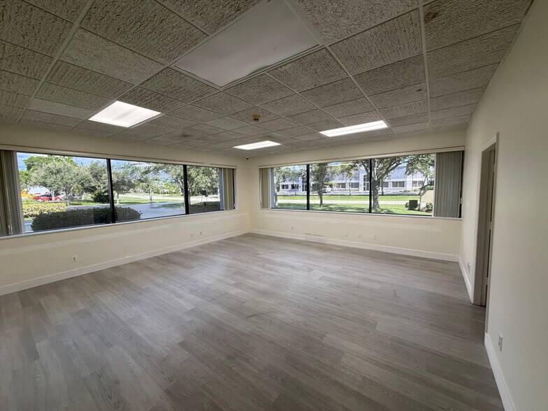 More Photos Of 10061 Amberwood Rd, Fort Myers Flex For Lease